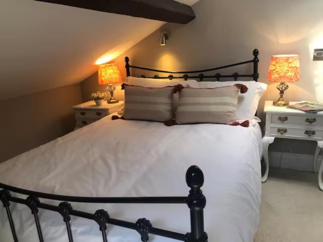 Pass The Keys Old Beams Luxury Style & Comfort In Town Centre Bakewell Esterno foto