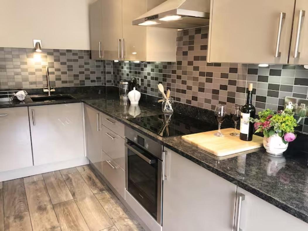 Pass The Keys Old Beams Luxury Style & Comfort In Town Centre Bakewell Esterno foto