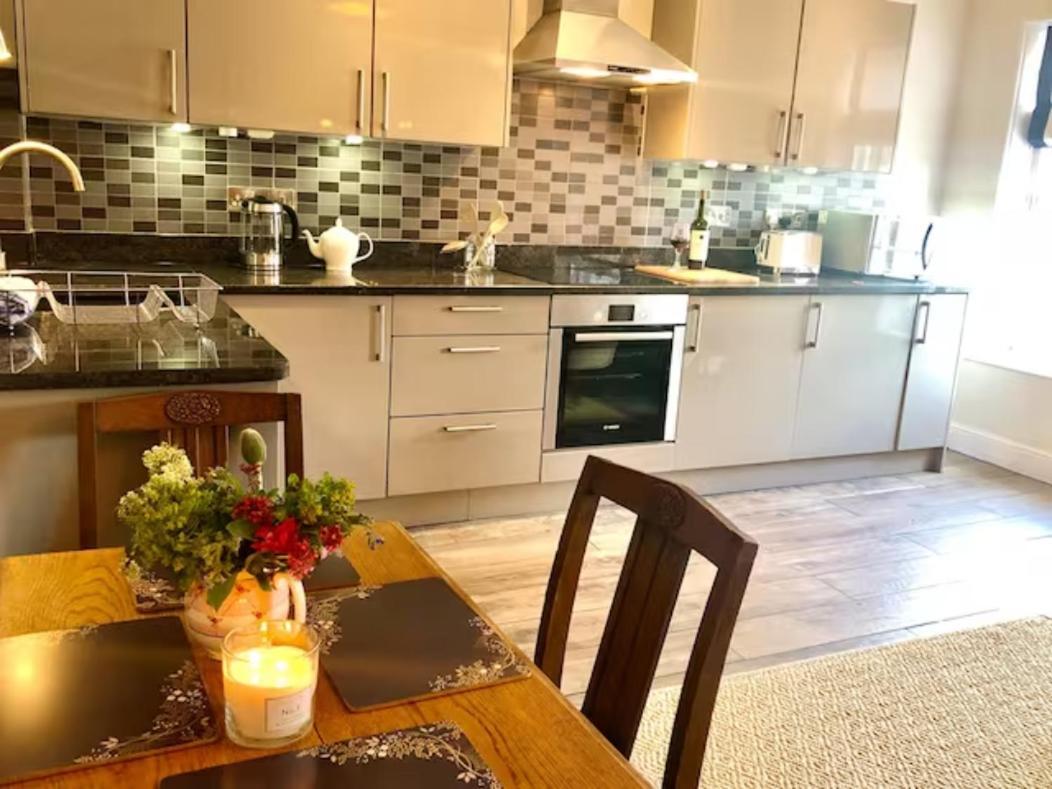 Pass The Keys Old Beams Luxury Style & Comfort In Town Centre Bakewell Esterno foto