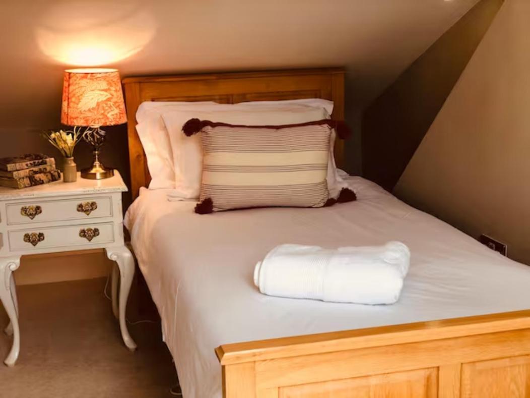 Pass The Keys Old Beams Luxury Style & Comfort In Town Centre Bakewell Esterno foto